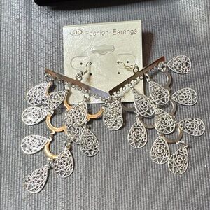 Chic Silver Filigree Dangle Earrings